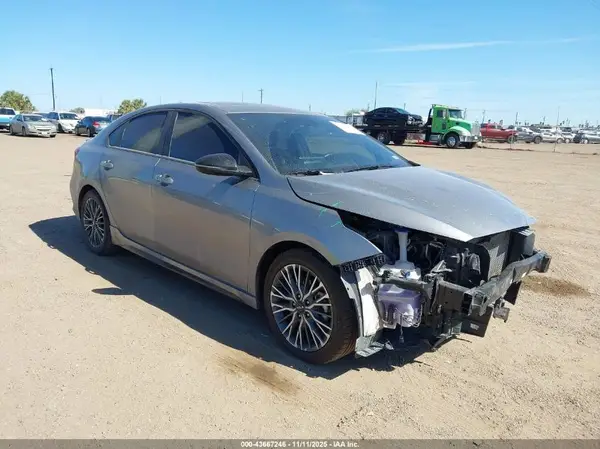 3KPF54AD8RE808167 2024 KIA FORTE - Image 1