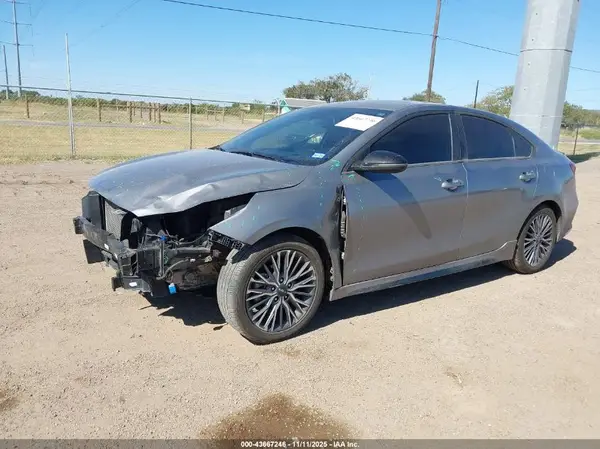 3KPF54AD8RE808167 2024 KIA FORTE - Image 2