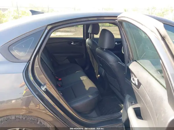 3KPF54AD8RE811733 2024 KIA FORTE - Image 8