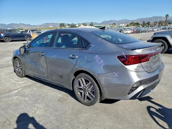 3KPF54AD8RE814356 2024 KIA FORTE - Image 2