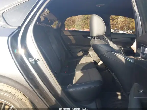 3KPF54AD8RE816141 2024 KIA FORTE - Image 8