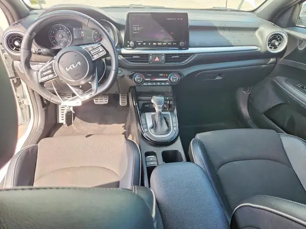 3KPF54AD8RE817435 2024 KIA FORTE - Image 8