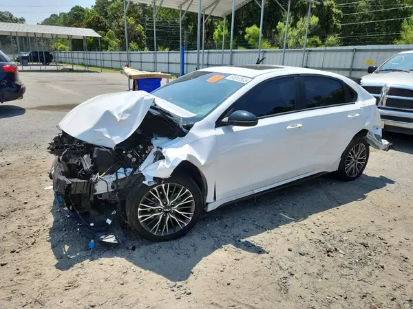 3KPF54AD8RE824174 2024 KIA FORTE - Image 1