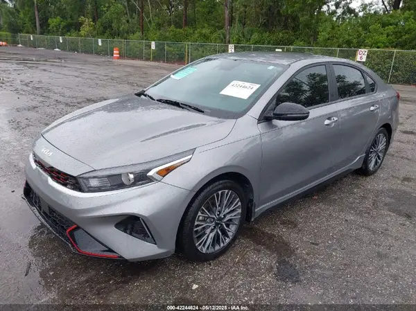 3KPF54AD8RE828578 2024 KIA FORTE - Image 2
