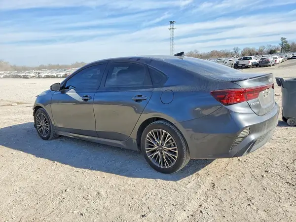 3KPF54AD8RE834946 2024 KIA FORTE - Image 2