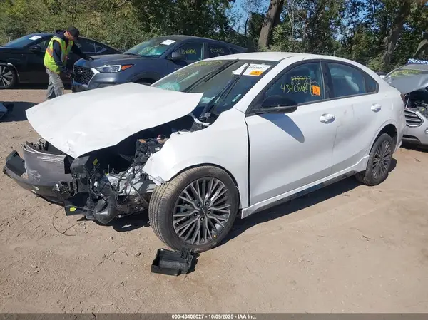 3KPF54AD8RE838723 2024 KIA FORTE - Image 2