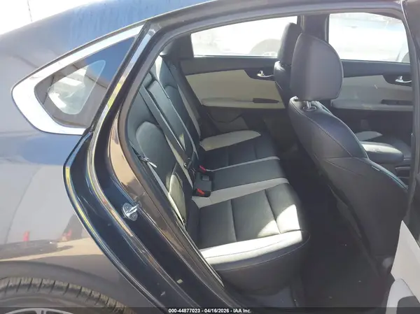 3KPF54AD9KE036025 2019 KIA FORTE - Image 8