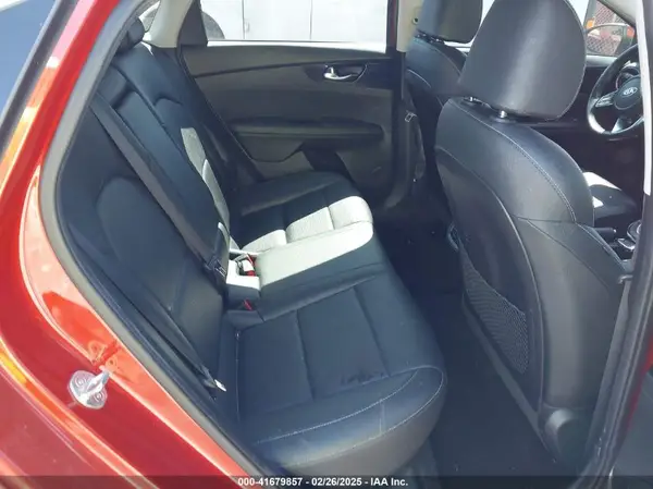 3KPF54AD9KE068134 2019 KIA FORTE - Image 8