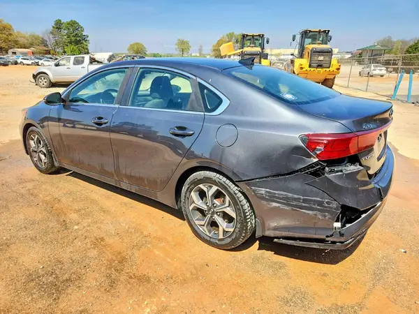 3KPF54AD9KE082244 2019 KIA FORTE - Image 2