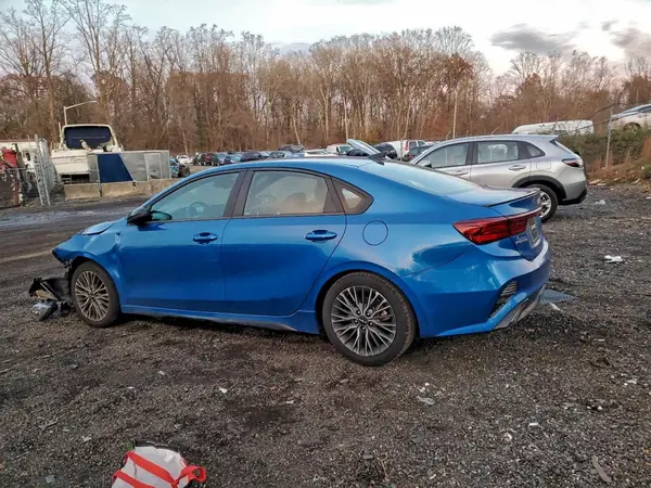 3KPF54AD9NE420889 2022 KIA FORTE - Image 2