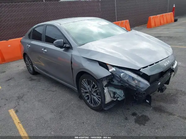 3KPF54AD9NE423792 2022 KIA FORTE - Image 1