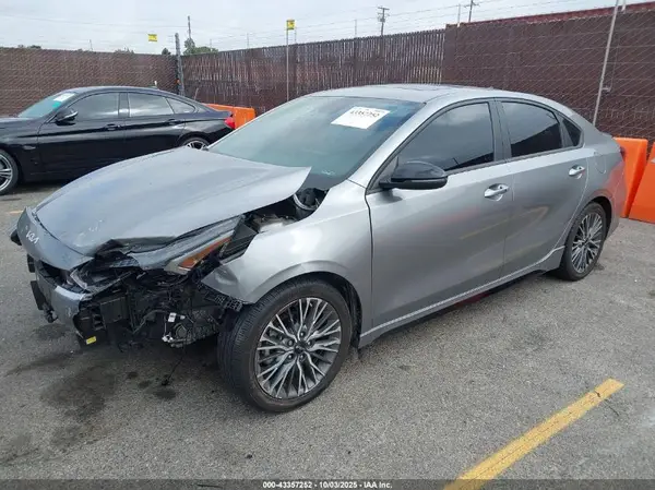 3KPF54AD9NE423792 2022 KIA FORTE - Image 2