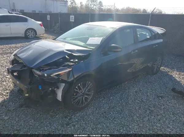 3KPF54AD9NE427552 2022 KIA FORTE - Image 2