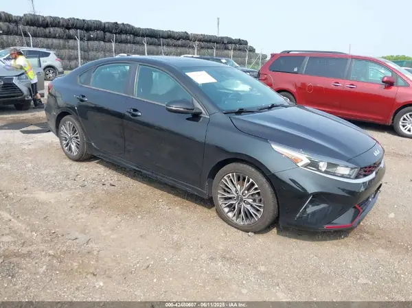 3KPF54AD9NE429107 2022 KIA FORTE - Image 1