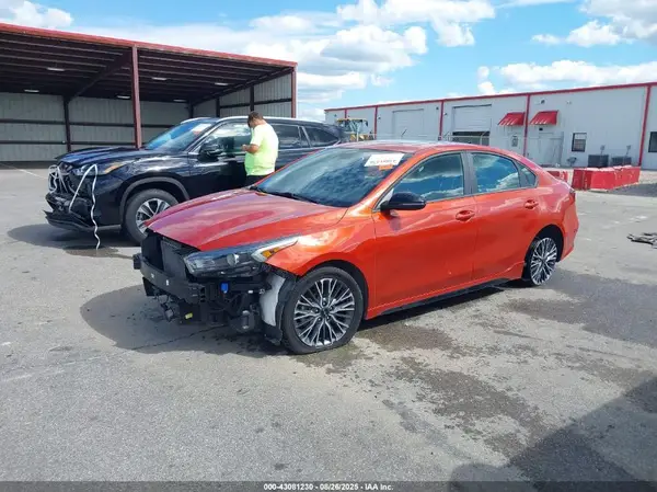 3KPF54AD9NE431505 2022 KIA FORTE - Image 2