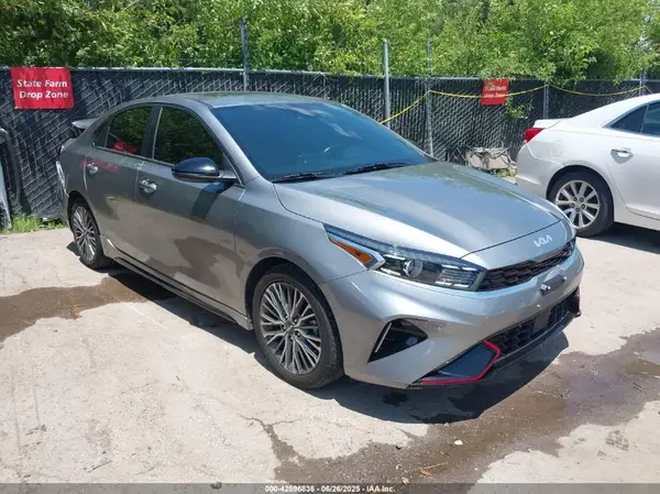 3KPF54AD9NE438910 2022 KIA FORTE - Image 1