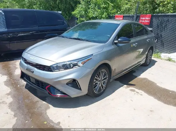 3KPF54AD9NE438910 2022 KIA FORTE - Image 2