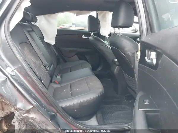 3KPF54AD9NE439815 2022 KIA FORTE - Image 8