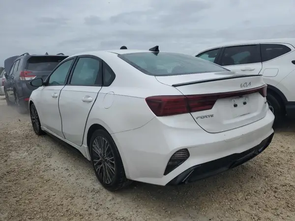 3KPF54AD9NE445047 2022 KIA FORTE - Image 2