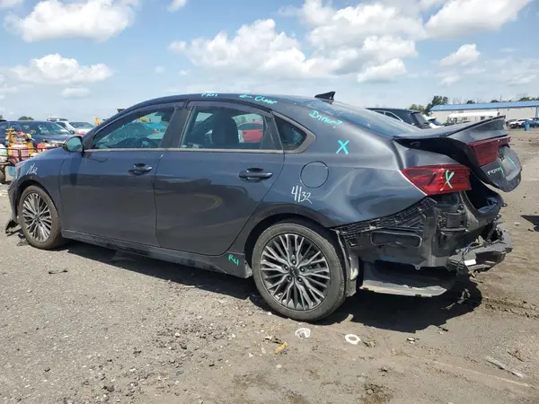 3KPF54AD9NE446747 2022 KIA FORTE - Image 2