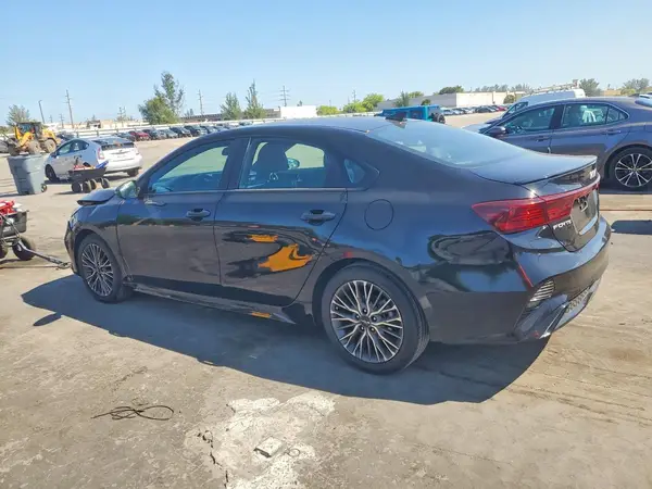 3KPF54AD9NE447039 2022 KIA FORTE - Image 2