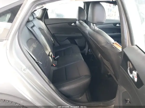3KPF54AD9NE447090 2022 KIA FORTE - Image 8
