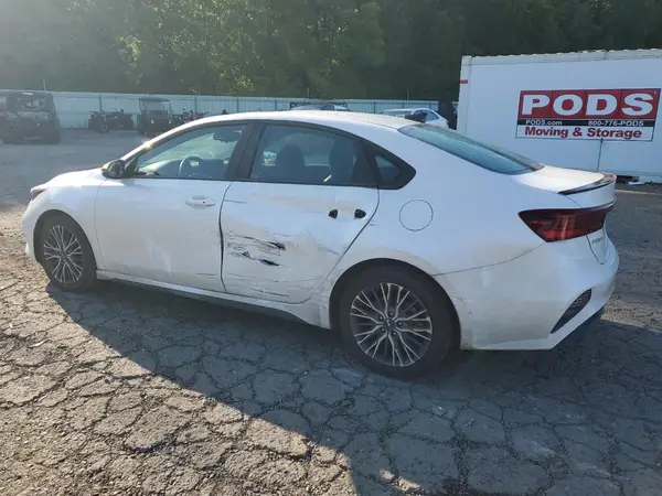 3KPF54AD9NE457974 2022 KIA FORTE - Image 2