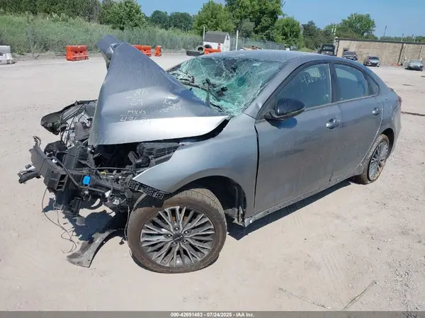 3KPF54AD9NE470417 2022 KIA FORTE - Image 2
