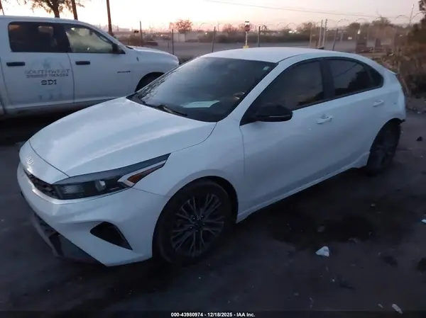 3KPF54AD9NE475763 2022 KIA FORTE - Image 2