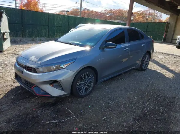 3KPF54AD9NE477867 2022 KIA FORTE - Image 2