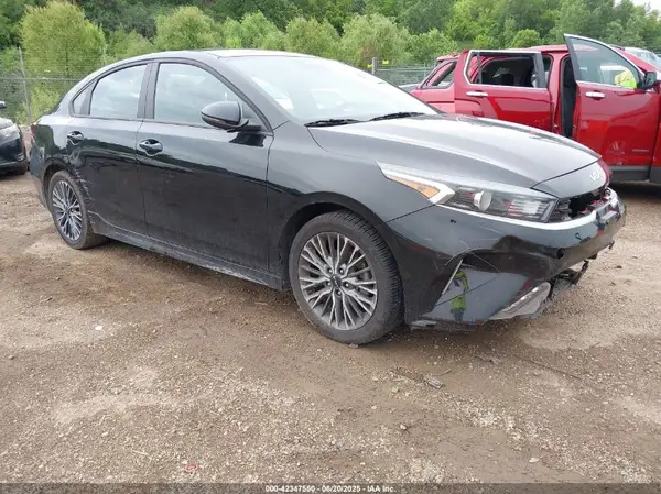 3KPF54AD9NE478579 2022 KIA FORTE - Image 1