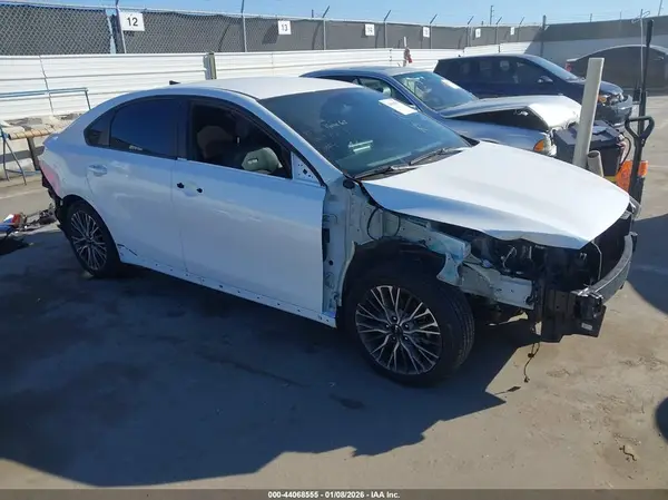 3KPF54AD9NE478999 2022 KIA FORTE - Image 1