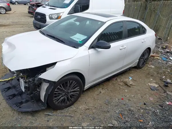 3KPF54AD9NE485094 2022 KIA FORTE - Image 2