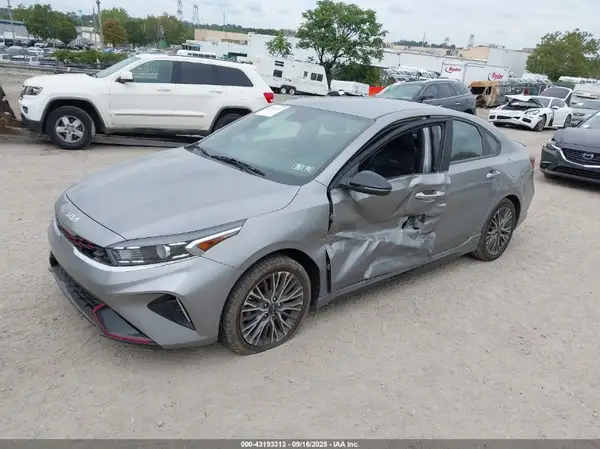 3KPF54AD9NE491140 2022 KIA FORTE - Image 2