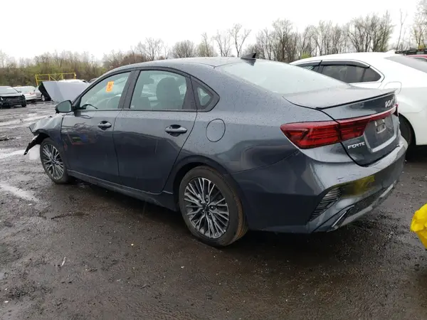 3KPF54AD9NE492000 2022 KIA FORTE - Image 2