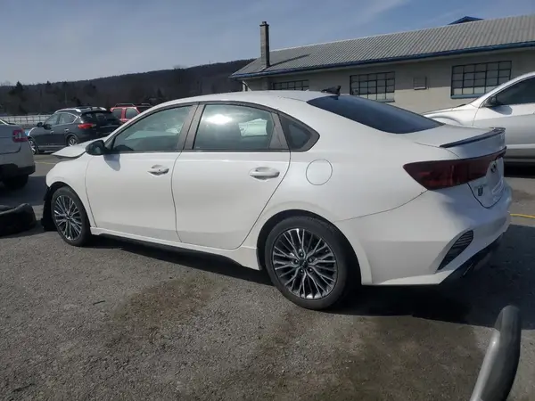 3KPF54AD9NE492319 2022 KIA FORTE - Image 2