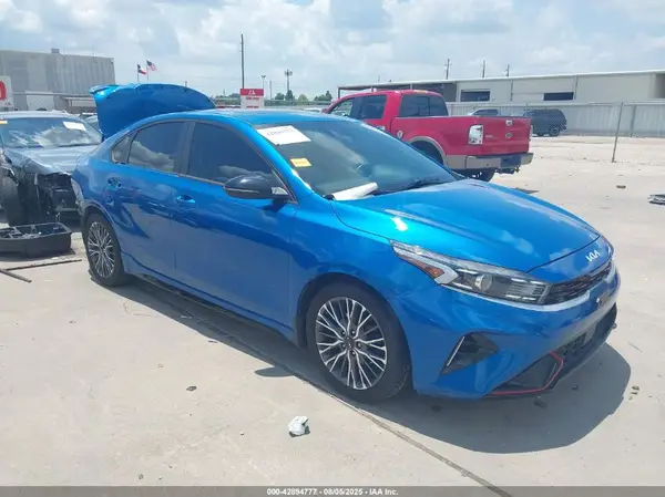 3KPF54AD9NE495057 2022 KIA FORTE - Image 1