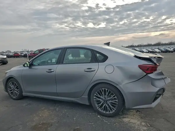 3KPF54AD9NE498525 2022 KIA FORTE - Image 2