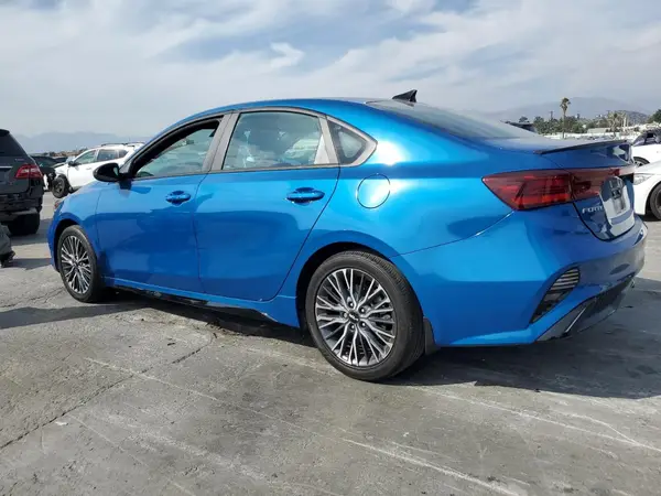 3KPF54AD9NE501519 2022 KIA FORTE - Image 2