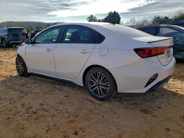 3KPF54AD9NE511323 2022 KIA FORTE - Image 2