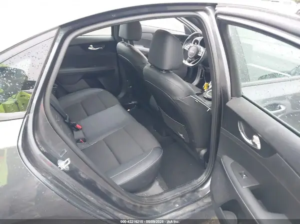 3KPF54AD9PE532899 2023 KIA FORTE - Image 8