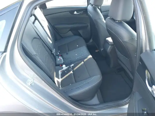 3KPF54AD9PE562548 2023 KIA FORTE - Image 8