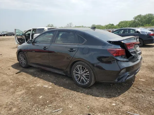 3KPF54AD9PE568074 2023 KIA FORTE - Image 2