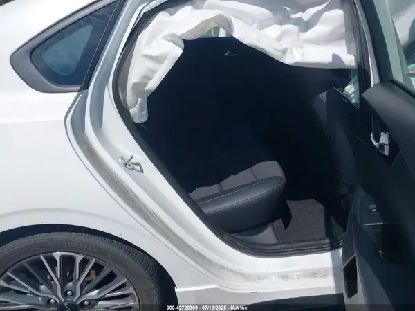 3KPF54AD9PE575980 2023 KIA FORTE - Image 8
