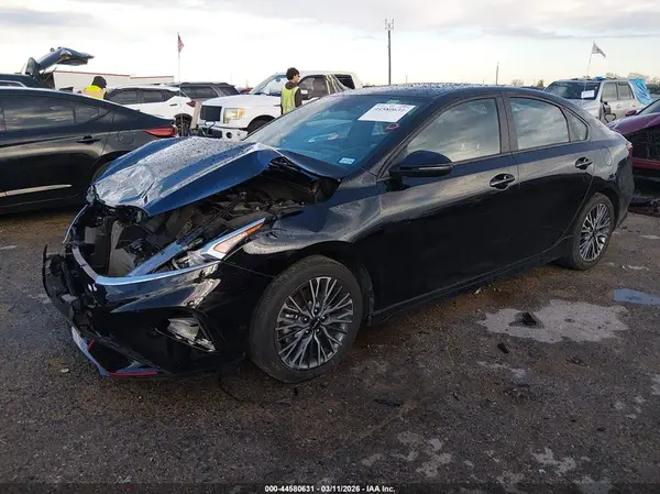 3KPF54AD9PE576952 2023 KIA FORTE - Image 2