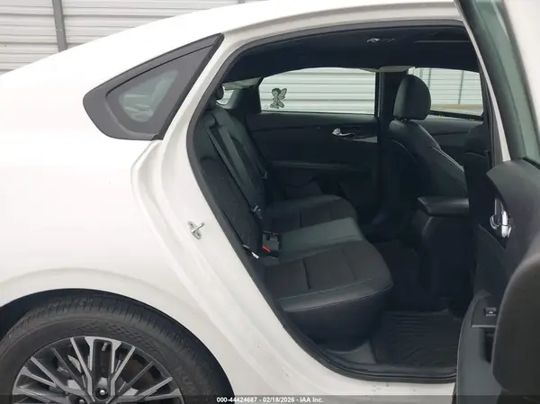 3KPF54AD9PE582458 2023 KIA FORTE - Image 8