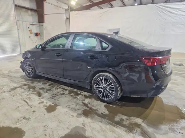 3KPF54AD9PE584288 2023 KIA FORTE - Image 2