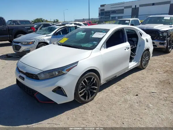 3KPF54AD9PE610842 2023 KIA FORTE - Image 2