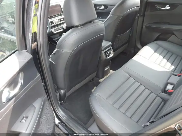 3KPF54AD9PE648250 2023 KIA FORTE - Image 8