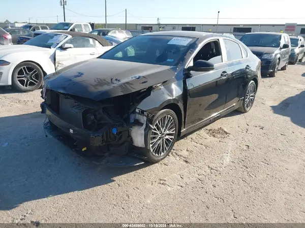 3KPF54AD9PE657207 2023 KIA FORTE - Image 2